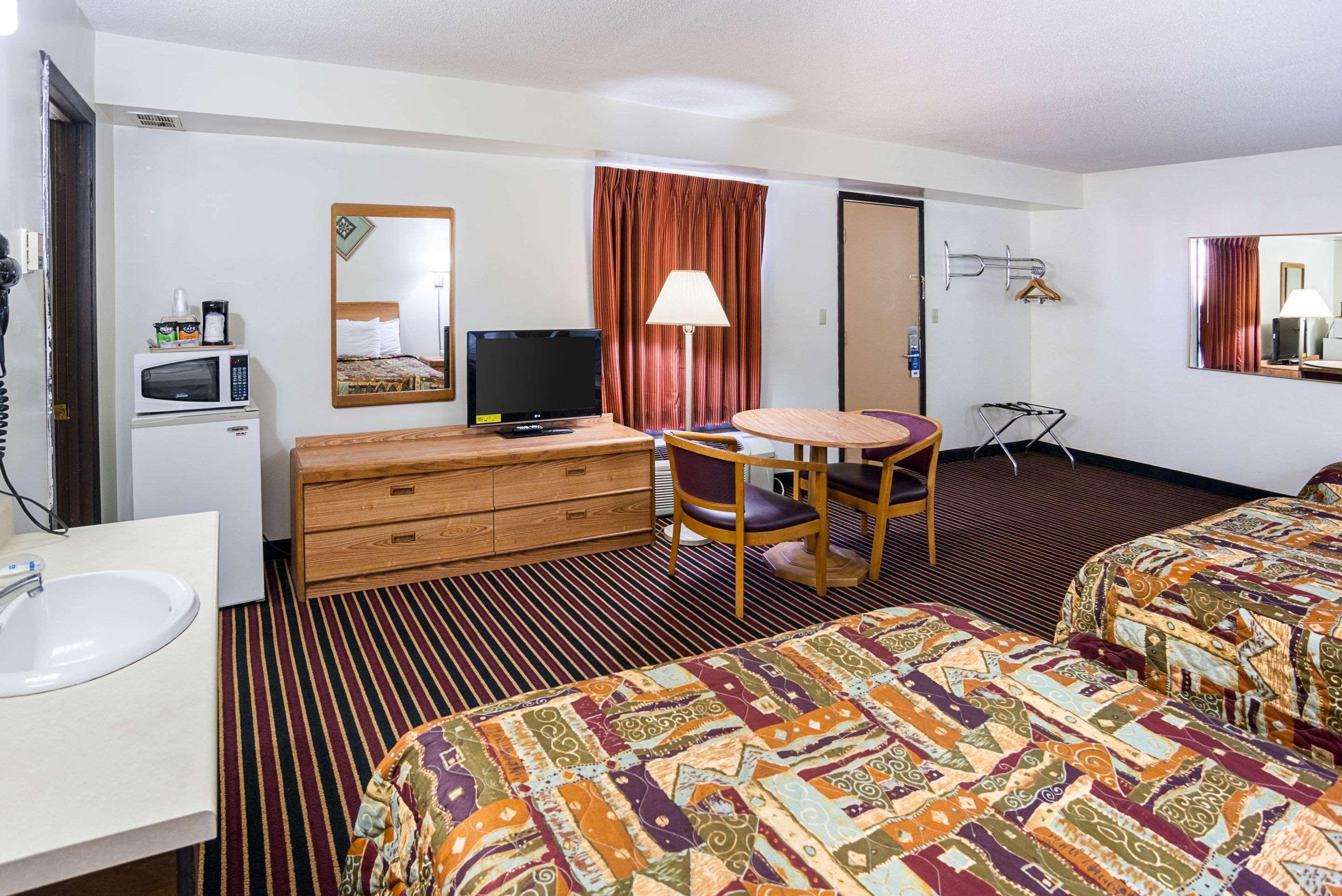 אוסטין Rodeway Inn & Suites מראה חיצוני תמונה